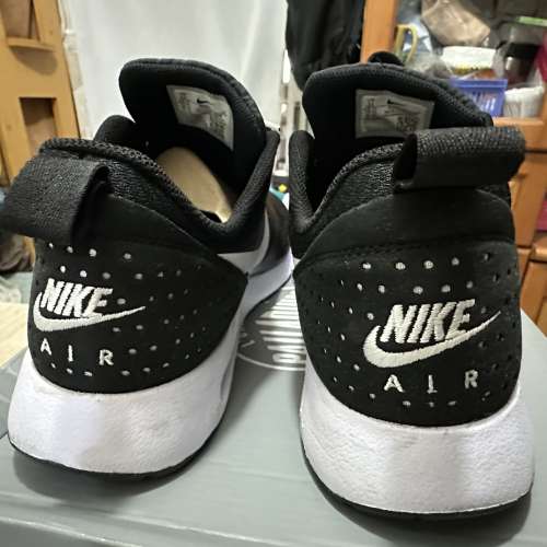 NIKE AIR MAX TAVAS