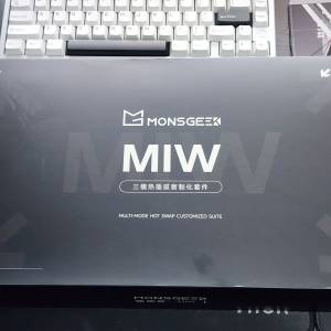 MONSGEEK M1W 熱拔插3模RGB機械鍵盤成品鋁坨坨套件(線性冰淇淋粉軸)