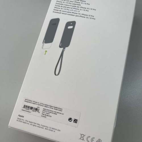 🍎 原裝 iPhone 12 / iPhone 12 Pro Leather Sleeve with Magsafe 皮革保護套 Sadd...