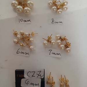 一手15對日本人做養珠/CZ人造鑽石耳環如圖片顯示，清貨價15對共售150元，多量價錢可...