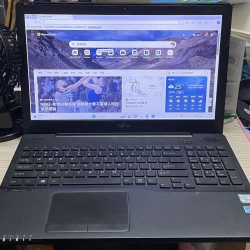 Fujitsu 15.5" laptop，i3-6006U，8GB，240GB SSD，粗用