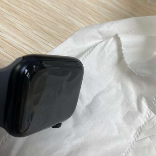 Apple watch 8 45mm 黑色（由day one 開始有戴全包保護殼，斜著看都睇唔出瑕疵）