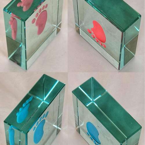 英國倫敦Spaceform London 紅藍各一雙腳板玻璃水晶飾物, 100%全新