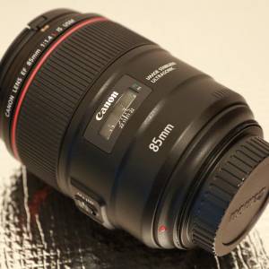 Canon EF 85mm IS