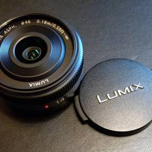9成新Lumix 14mm f2.5 Prime Lens最適合街拍/Vlogging