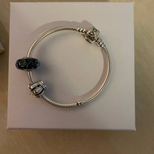 Pandora手鏈+兩吊墜（全新有收據）