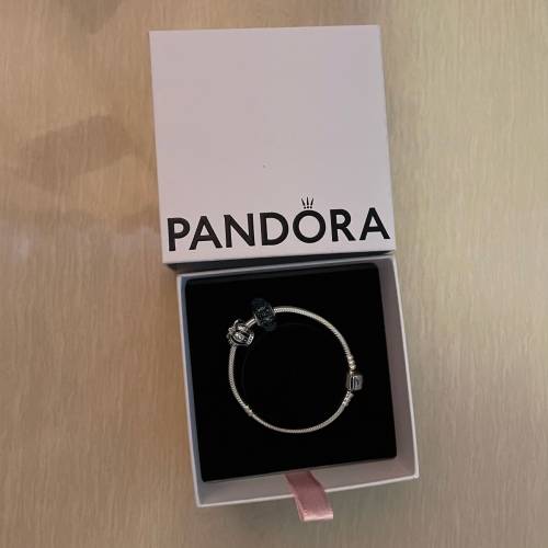 Pandora手鏈+兩吊墜（全新有收據）