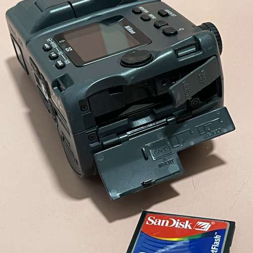 Nikon cool pic 995 camera