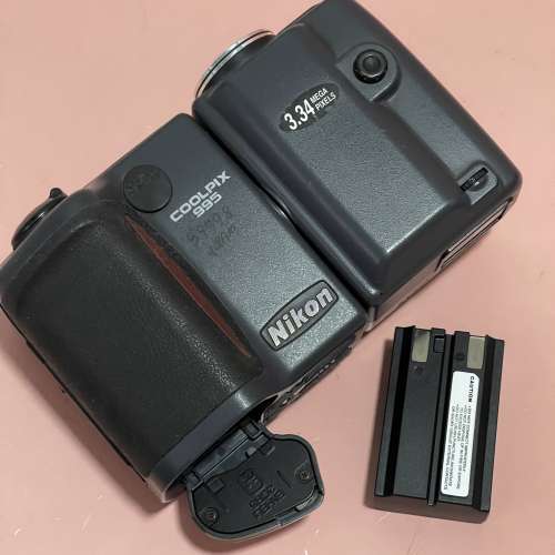 Nikon cool pic 995 camera