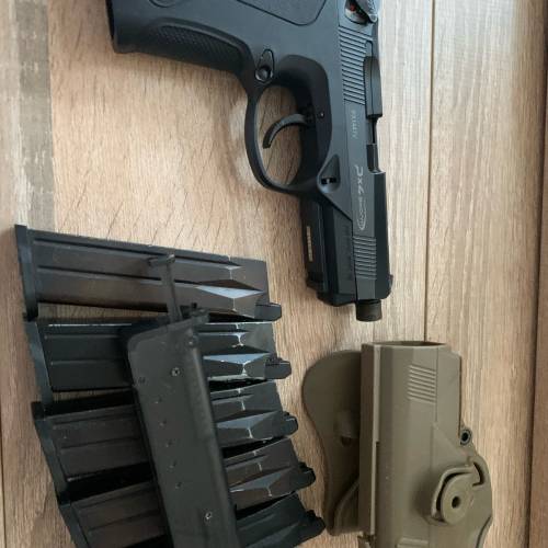 we px4c氣槍跟5甲入蛋器槍套