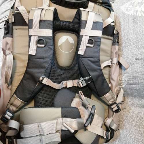 全新lowepro AW600 (有破損)