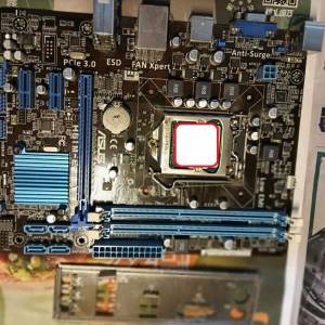 ASUS H61M-E LGA 1155 Micro ATX Intel Motherboard + 背板. (自帶WIN 10 HOME 數位...