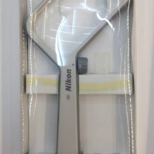 (最佳給父親的禮物）Nikon Li-4D LED Magnifying Glass.