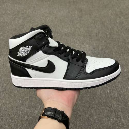 Air Jordan 1 Mid "Panda" 中幫 黑白 AJ1