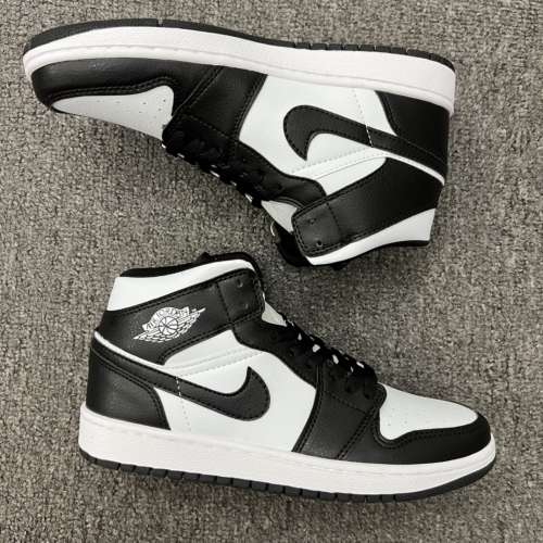 Air Jordan 1 Mid "Panda" 中幫 黑白 AJ1
