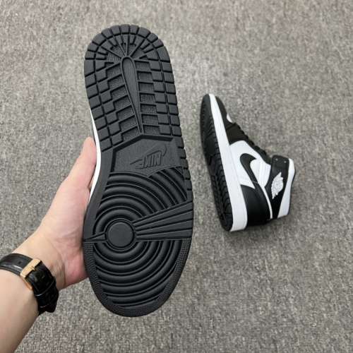 Air Jordan 1 Mid "Panda" 中幫 黑白 AJ1