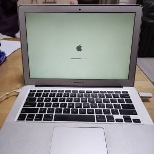 95新 Macbook Air 13 2012 (MacOS + Windows 10 OS)