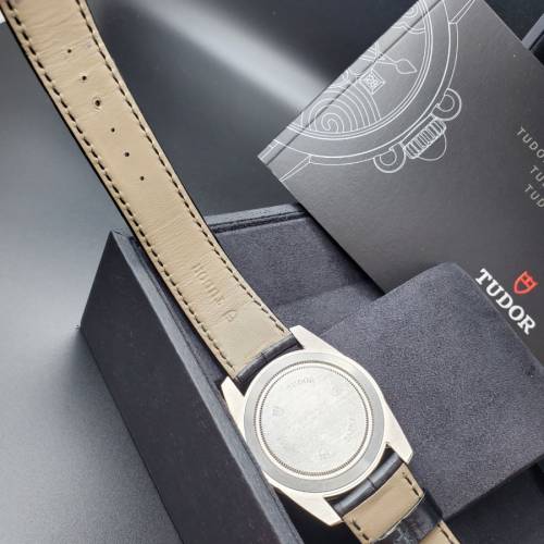 (全新陳列品狀態有5年保養) Tudor 56000