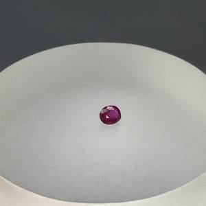天然缅甸红宝石裸担总约0.25卡，尺寸：3.6mm-2.6mm-2.1mm，附带鉴定纸，实物实拍，...