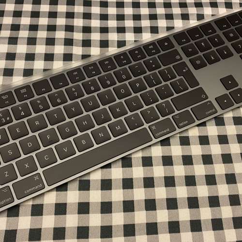 市場罕有 Apple Magic Keyboard 2 with Numeric 鍵盤 碳黑色 行貨 95%新 非常少用和...