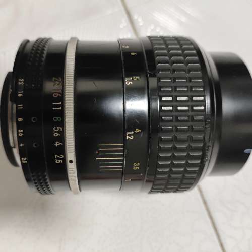 Nikon Nikkor 105mm F2.5 Lens