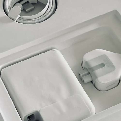 全新 Macbook Pro 16' - 12 核心 CPU 18 核心 GPU 36GB 統一記憶體 1TB SSD 儲存