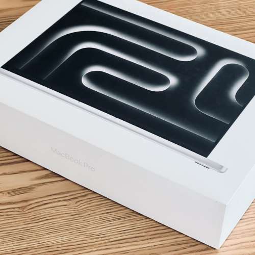 全新 Macbook Pro 16' - 12 核心 CPU 18 核心 GPU 36GB 統一記憶體 1TB SSD 儲存