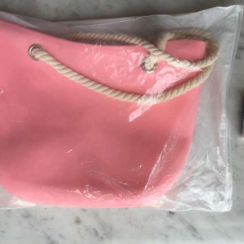 $50 100% 全新 一手 未開執 - 粉紅色硅膠女士手袋 (防水-可在沙灘用)