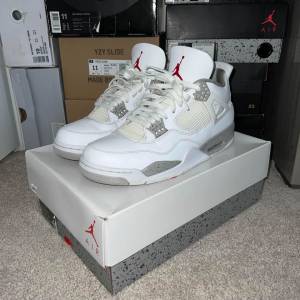 #43 Air Jordan 4 AJ4 Oreo Sneakers