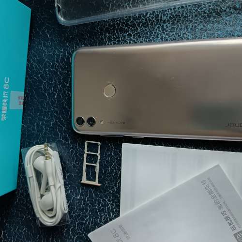 華為榮耀8C 適合老人或兒童