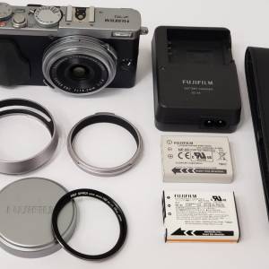 Fujifilm X70 Sliver Digital Camera (富士 x70 銀色數碼相機)