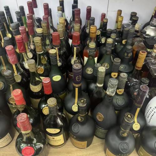 回收各種舊洋酒、茅台酒、威士忌、等等…..