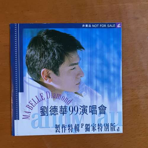 劉德華 Andy Lau 懷舊寫真集書2本及1999演唱會製作特輯VCD 1隻，已停產絕版，9成幾新...