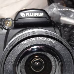 放逾95%新FUJI FINEPIX S9500 PROSUMER機28-300mm 天涯機全套連盒及原廠遮光罩=$700