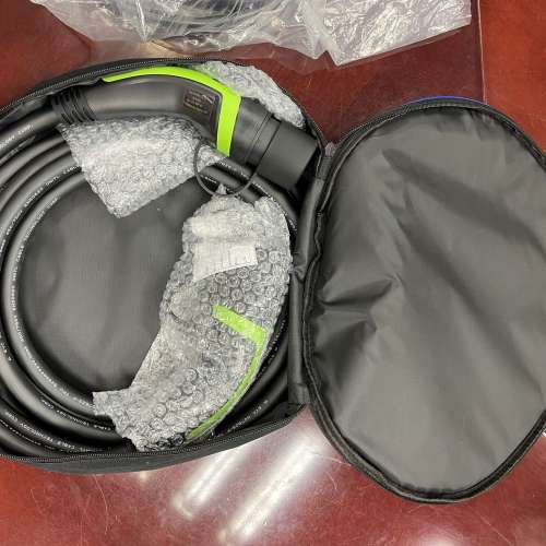 原裝Volvo 13A充電線及中速充電線各一