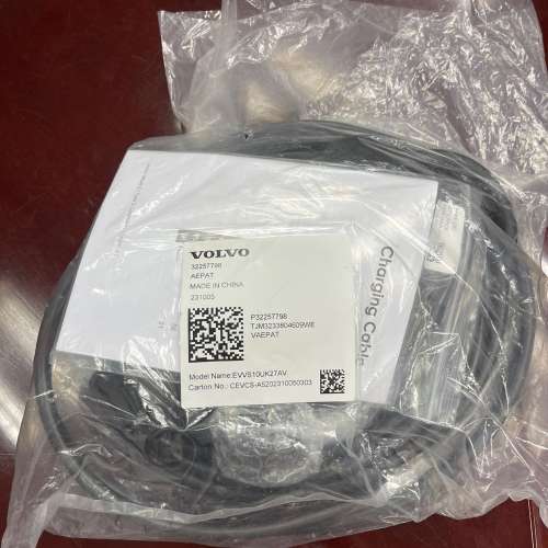 原裝Volvo 13A充電線及中速充電線各一