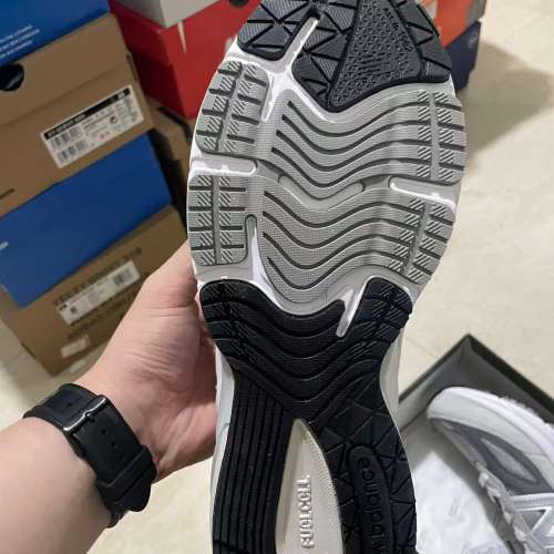 New Balance NB 990 V6 灰色