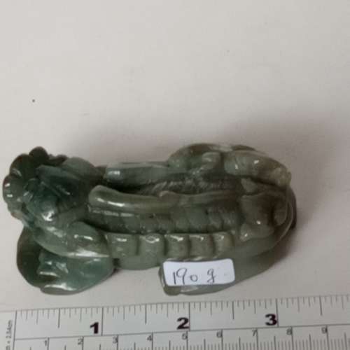 一對翡翠A玉油青貔貅約三點五寸共重415克。好工好水頭，原價1680元，現清理存貨減...