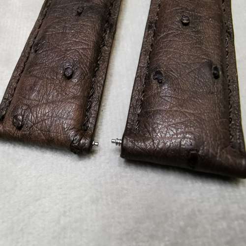 鴕鳥皮深棕色有孔紋手工錶帶-扣位22mm