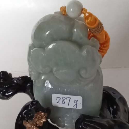 翡翠A玉油青貔貅粟米擺件/手把件約三點五寸.重287克。好工好水頭，辟邪招財有米。...