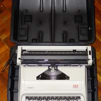 AEG Olympia Carina 2 舊式打字機 vintage typewriter + 可攜帶膠盒