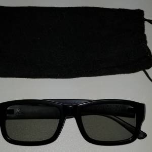**僅剩 1 件 3D眼镜 手提眼镜袋 3D Eyeglasses with Carrying Bag **ONLY 1pc LEFT