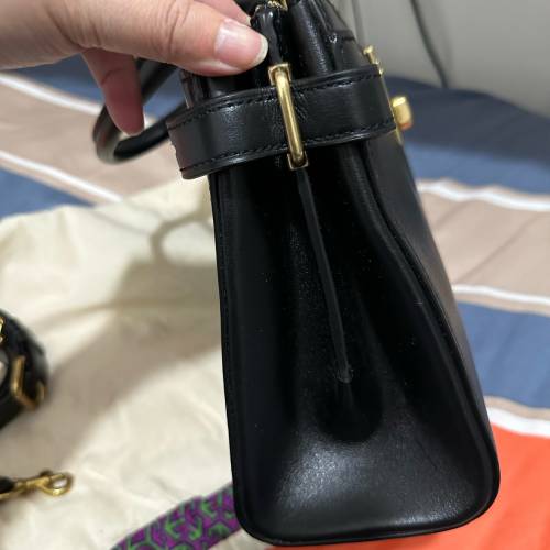 coach手袋背包，幾乎全新，可以單肩可以斜孭。