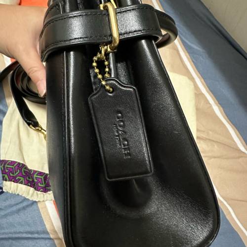 coach手袋背包，幾乎全新，可以單肩可以斜孭。