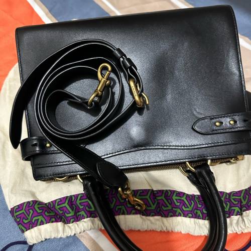 coach手袋背包，幾乎全新，可以單肩可以斜孭。