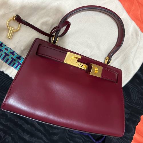 tory burch mini lee手袋背包，幾乎全新，有防塵袋。