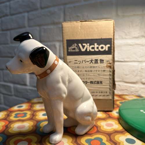 出售Nipper RCA Victor dog擺設一隻，整體95%新，高約21cm,跟原裝紙盒，有意請pm我...