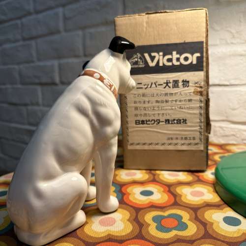 出售Nipper RCA Victor dog擺設一隻，整體95%新，高約21cm,跟原裝紙盒，有意請pm我...