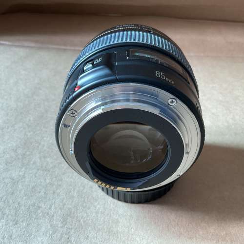 Canon EF 85mm  f/1.8 USM