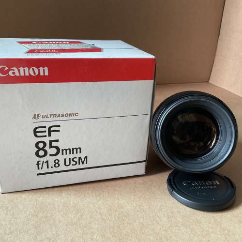 Canon EF 85mm  f/1.8 USM